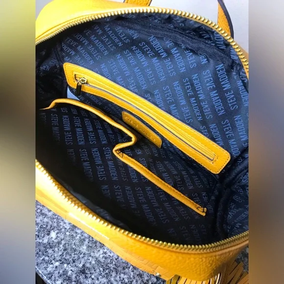 Backpack - Picture 6 of 8